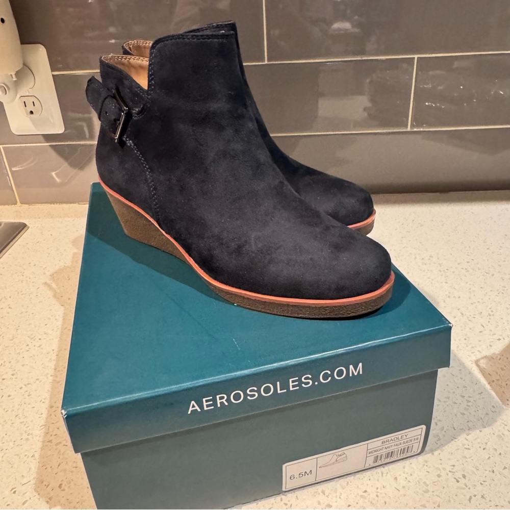 Aerosoles - Bradley Midnight Navy Faux Suede Ankle boot, Like new, Size 6.5M